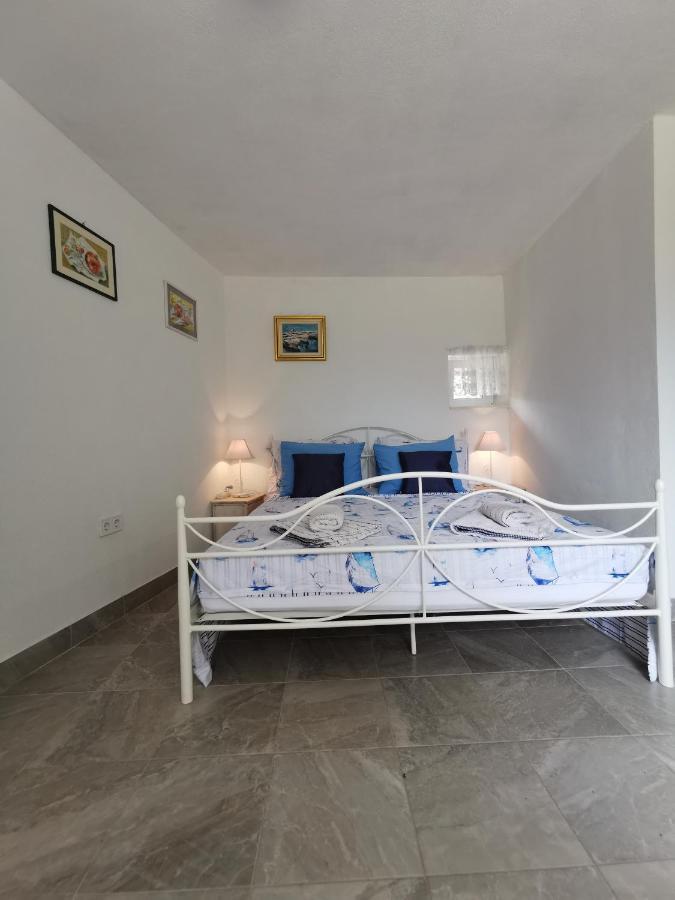 Studio Apartment Mileta Pitve Экстерьер фото