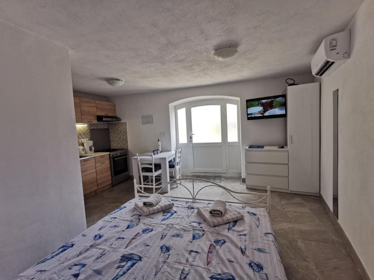 Studio Apartment Mileta Pitve Экстерьер фото