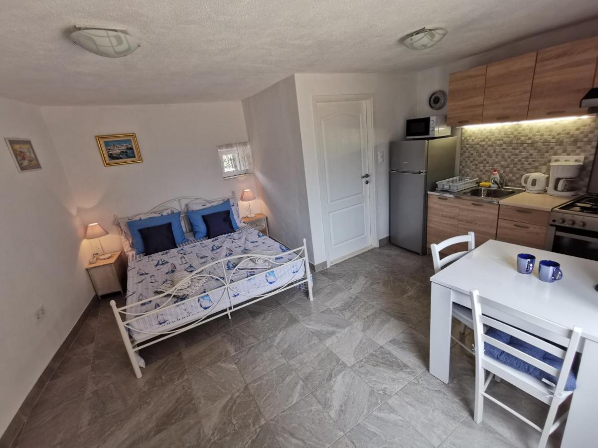 Studio Apartment Mileta Pitve Экстерьер фото